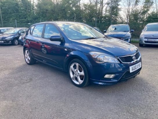 A null KIA CEED 1.6 CRDi 3 5dr DIESEL WITH LOADS OF SERVICE HISTORY