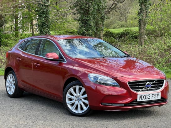 A 2013 VOLVO V40 D4 SE LUX