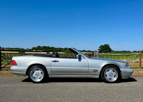 A 1997 MERCEDES-BENZ SL 320 R129