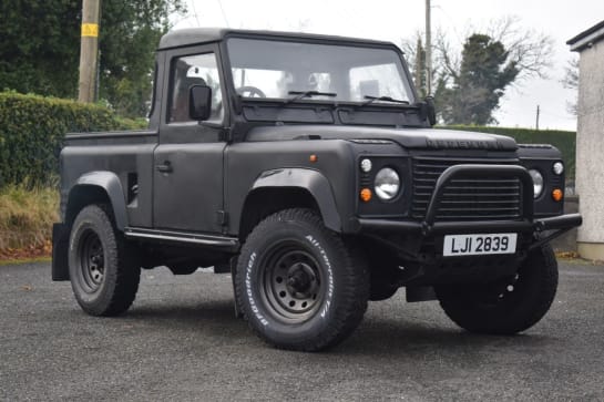 A 1988 LAND ROVER 90 2.5 4CYL REG 3d MOTed until May 2024