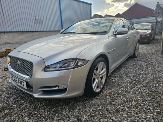 A null JAGUAR XJ 3.0 D V6 PREMIUM LUXURY 4d 296 BHP