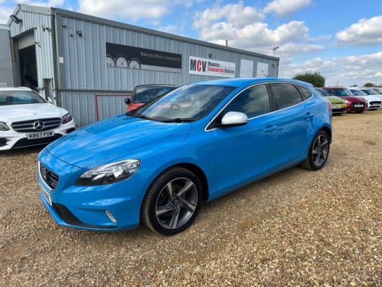 A null VOLVO V40 1.6 T2 R-Design Hatchback 5dr Petrol Manual Euro 5 (s/s) (120 ps)