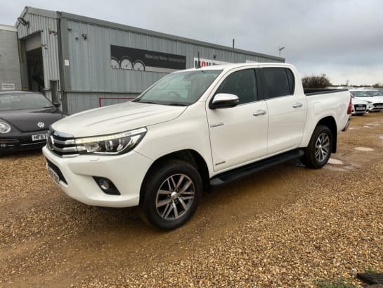 A null TOYOTA HI-LUX 2.4 D-4D Invincible Pickup Double Cab 4dr Diesel Auto 4WD Euro 6 (s/s) (TSS