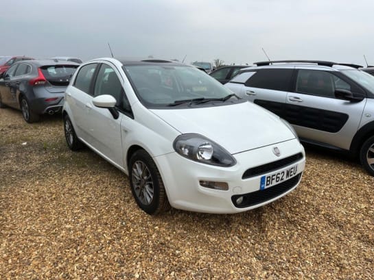 A null FIAT PUNTO 1.4 Lounge Hatchback 5dr Petrol Euro 5 (s/s) (77 bhp)