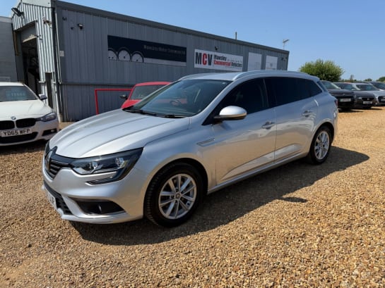 A null RENAULT MEGANE 1.6 dCi Dynamique Nav Sport Tourer Euro 6 (s/s) 5dr