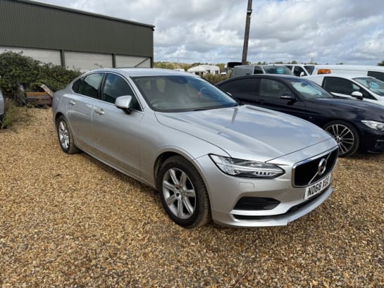 A null VOLVO S90 2.0 D4 Momentum Saloon 4dr Diesel Auto Euro 6 (s/s) (190 ps)