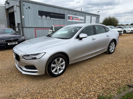 A 2019 VOLVO S90 2.0 D4 Momentum Saloon 4dr Diesel Auto Euro 6 (s/s) (190 ps)