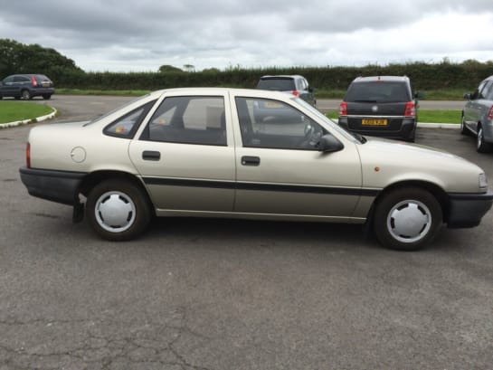 A null VAUXHALL CAVALIER L 1598cc