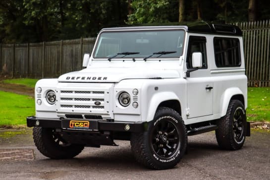 A 2015 LAND ROVER DEFENDER 90 TD XS STATION WAGON