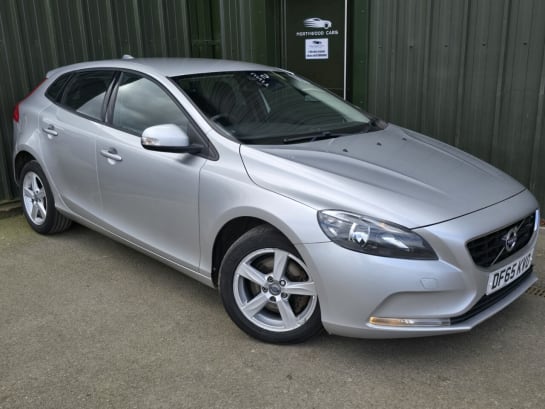 A null VOLVO V40 2.0 D2 ES Hatchback 5dr Diesel Manual Euro 6 (s/s) (120 ps) Bluetooth - A/C