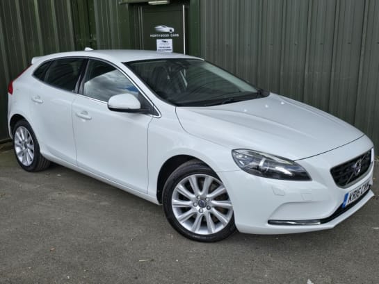 A null VOLVO V40 2.0 D3 SE Lux Nav Hatchback 5dr Diesel Manual Euro 6 (s/s) (150 ps) Heated