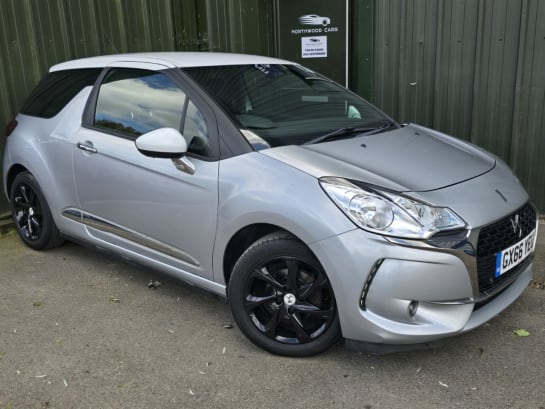 A null DS AUTOMOBILES DS 3 1.6 BlueHDi Elegance Hatchback 3dr Diesel Manual Euro 6 (s/s) (100 ps) Blue