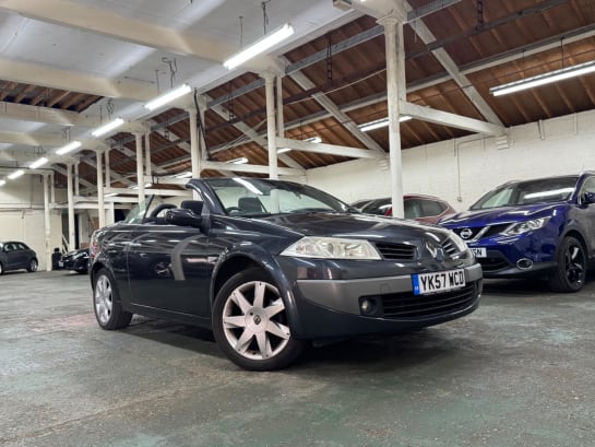 A null RENAULT MEGANE 1.6 VVT Dynamique 2dr