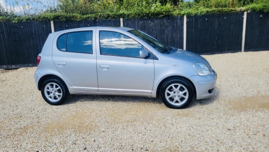 A 2003 TOYOTA YARIS 1.3 VVT-i T Spirit Hatchback 5dr Petrol Manual (138 g/km, 85 bhp)