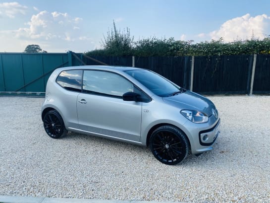 A 2013 VOLKSWAGEN UP! 1.0 Groove up! Hatchback 3dr Petrol Manual Euro 5 (75 ps)