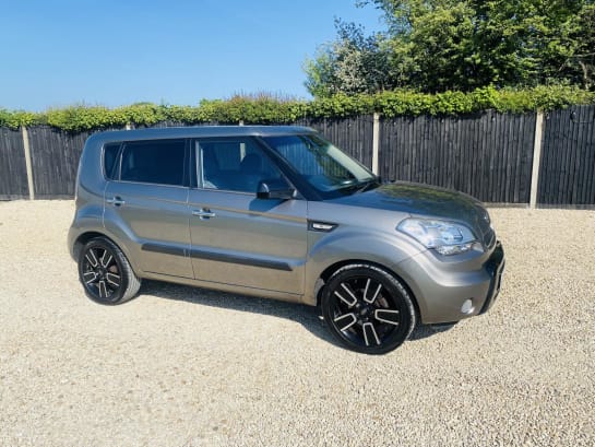 A 2010 KIA SOUL 1.6 CRDi Tempest SUV 5dr Diesel Auto Euro 4 (126 bhp)
