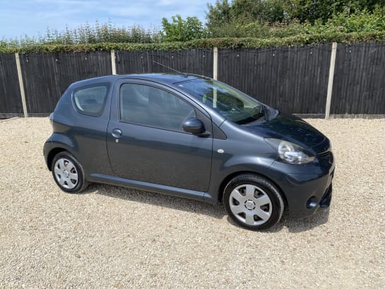 A 2013 TOYOTA AYGO 1.0 VVT-i + Hatchback 3dr Petrol MultiMode Euro 5 (67 ps)