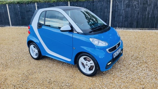 A 2013 SMART FORTWO 1.0 MHD Iceshine Coupe 2dr Petrol SoftTouch Euro 5 (s/s) (71 bhp)