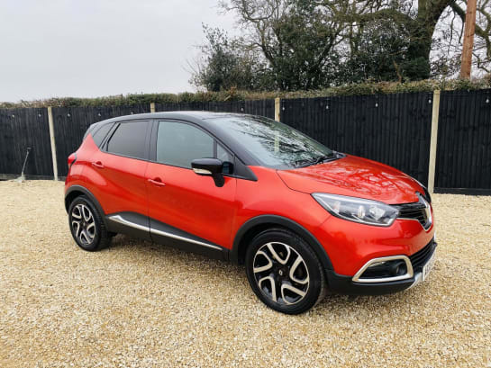 A 2015 RENAULT CAPTUR 1.2 TCe Signature SUV 5dr Petrol EDC Euro 5 (120 ps)