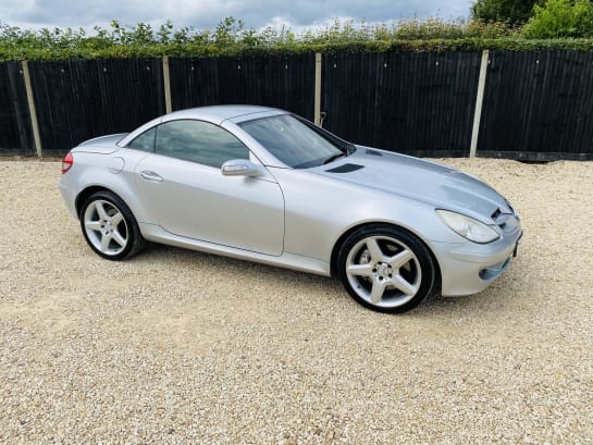 A 2005 MERCEDES-BENZ SLK 3.5 SLK350 Convertible 2dr Petrol Automatic (238 g/km, 272 bhp)