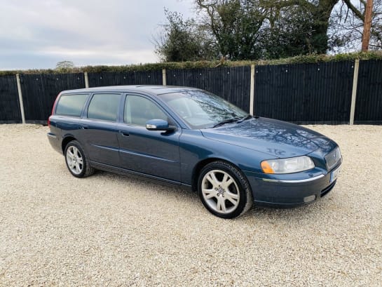 A 2007 VOLVO V70 2.4 SE Estate 5dr Petrol Automatic (237 g/km, 170 bhp)