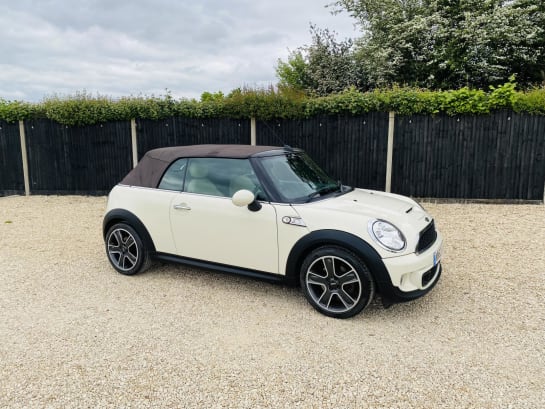 A 2013 MINI CONVERTIBLE 1.6 Cooper S Convertible 2dr Petrol Auto Euro 5 (184 ps)