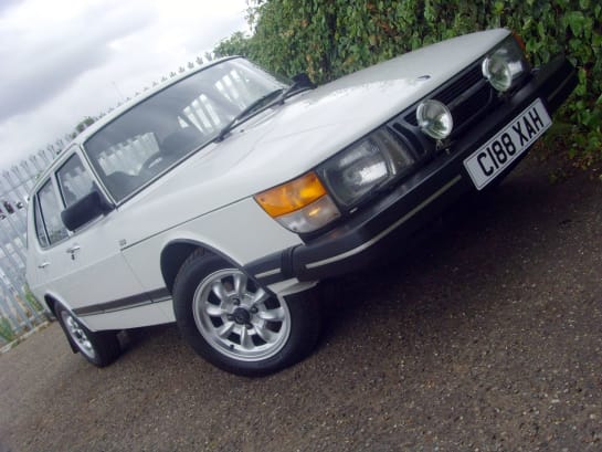 A null SAAB 900 Saab 900 2.0 Saloon Local Original Cherished Example 5 Speed Power Steering