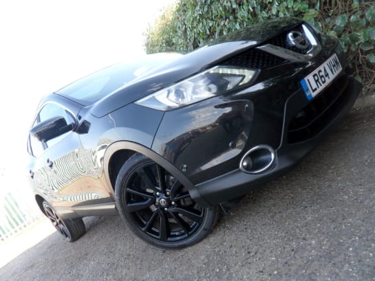 A null NISSAN QASHQAI Nissan Qashqai 1.6 dCi Tekna 4WD Triple Black Paintwork Leather And Wheels
