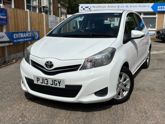 A null TOYOTA YARIS 1.33 Dual VVT-i TR Hatchback 3dr Petrol Manual Euro 5 (101 ps)