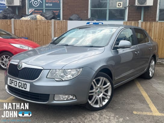 A null SKODA SUPERB 2.0 TDI Elegance Hatchback 5dr Diesel DSG Euro 5 (170 ps)