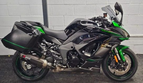 A 2022 KAWASAKI ZX 1002 KNSAN