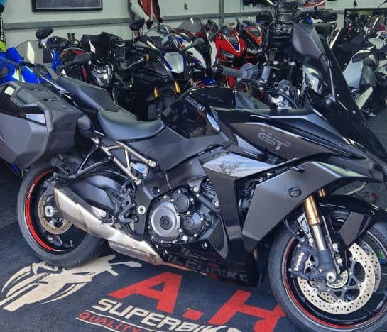 A 2023 SUZUKI GSXS 1000 T