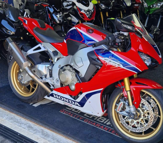 A 2017 HONDA CBR 1000 S1-H Cbr 1000 S
