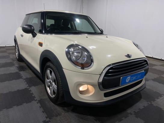 A null MINI HATCH ONE 1.5 ONE D 3d 94 BHP