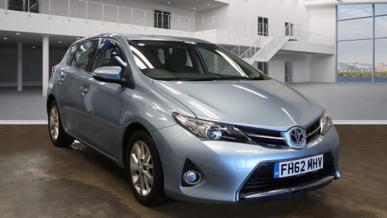 A null TOYOTA AURIS 1.33 Dual VVT-i Icon Euro 5 (s/s) 5dr