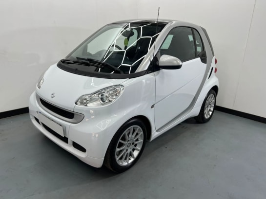 A 2011 SMART FORTWO COUPE PASSION MHD