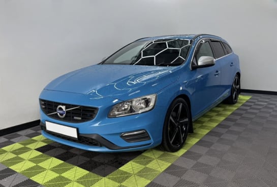 A 2014 VOLVO V60 D4 R-DESIGN NAV