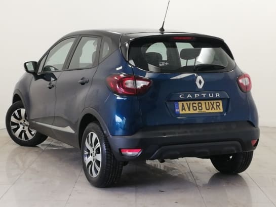 A 2019 RENAULT CAPTUR PLAY TCE