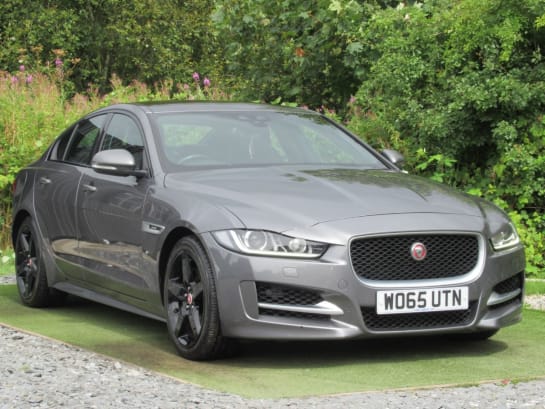 A null JAGUAR XE 2.0 R-SPORT 4d 178 BHP COMPREHENSIVE SERVICE RECORD