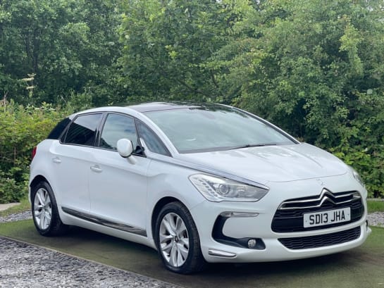 A null CITROEN DS5 1.6 e-HDi Airdream DStyle Hatchback 5dr Diesel EGS6 Euro 5 (s/s) (110 ps) S