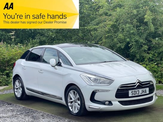 A null CITROEN DS5 1.6 e-HDi Airdream DStyle Hatchback 5dr Diesel EGS6 Euro 5 (s/s) (110 ps) S