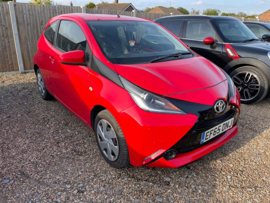 A null TOYOTA AYGO 1.0 VVT-i x-play Hatchback 3dr Petrol Manual Euro 5 Euro 5 (68 ps) 2 OWNER'