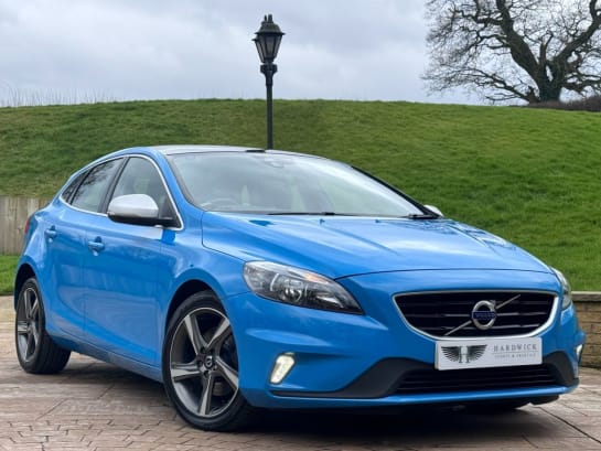 A null VOLVO V40 2.0 T2 R-Design Hatchback 5dr Petrol Manual Euro 6 (s/s) (122 ps)