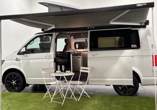A null VOLKSWAGEN CAMPER 2.0 TDI T28 BlueMotion Tech Highline All Seasons Camper 5dr Diesel Manual F