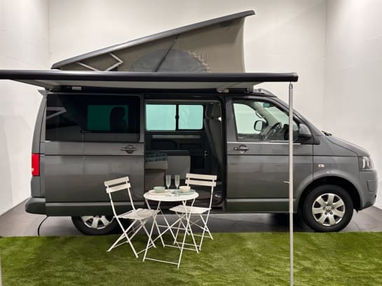 A null VOLKSWAGEN CALIFORNIA 2.0 TDI Beach MPV 4dr Diesel Manual FWD (203 g/km, 138 bhp) Pop Up Roof