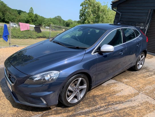 A null VOLVO V40 1.6 T3 R-Design Nav Euro 5 (s/s) 5dr