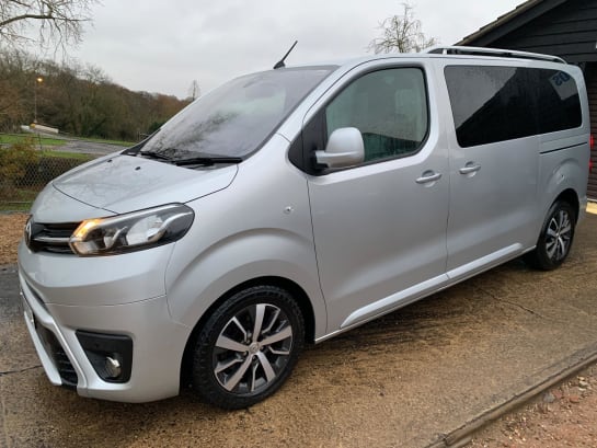 A null TOYOTA PROACE VERSO 2.0D Family Medium MPV MWB Euro 6 (s/s) 5dr (8 Seat)