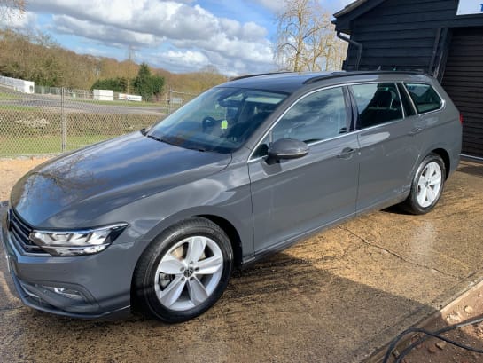 A null VOLKSWAGEN PASSAT 1.5 TSI EVO SE Nav DSG Euro 6 (s/s) 5dr