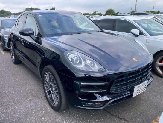 A 2017 PORSCHE MACAN 3.6T V6 Turbo Performance PDK 4WD Euro 6 (s/s) 5dr