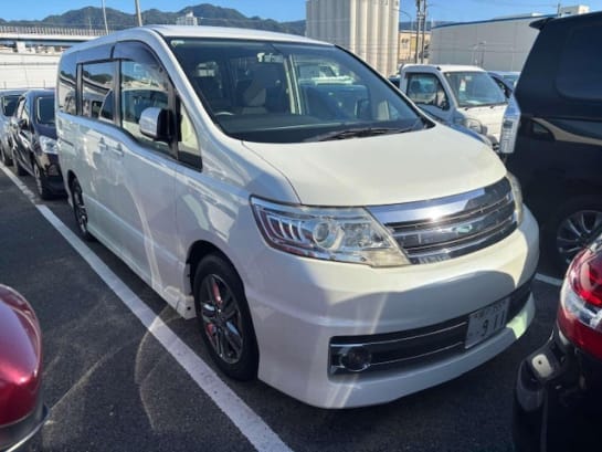 A 2009 NISSAN SERENA RIDER